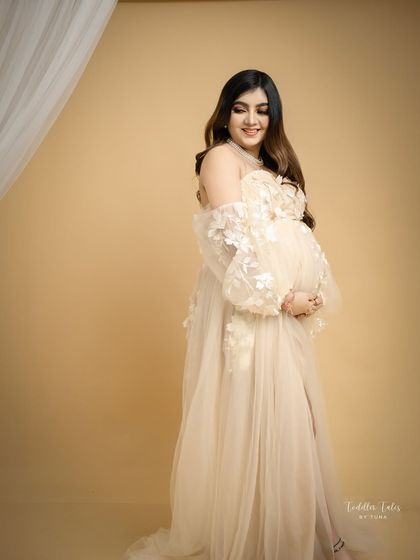 Feeling camera-shy? Don't worry! This image is the start of a series of elegant, easy poses where you don't even have to look at the camera. Just adore your bump, and I'll capture the pure emotion.