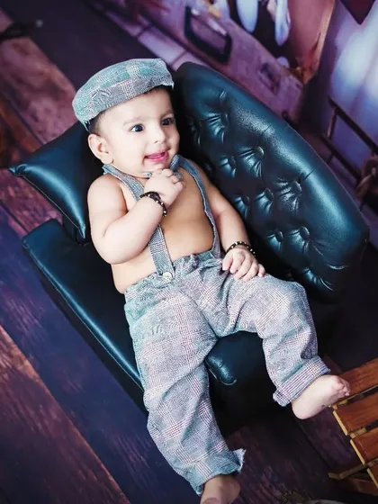 An overhead shot of the little traveler, looking cool and relaxed in his chair.