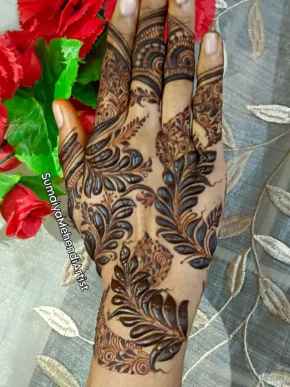 A close-up of the bold, leafy design, highlighting the intricate details within the leaves.