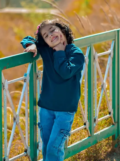 A perfect example of a natural light children's portrait. This was a completely candid moment, capturing a genuine smile during a relaxed outdoor family photoshoot. These are the memories that last a lifetime.