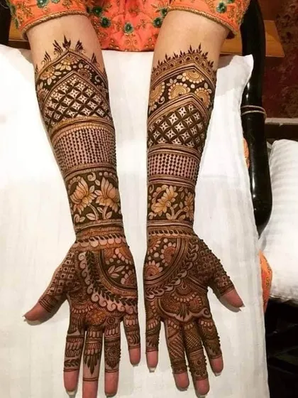 This is a duplicate of image 12. This elegant bridal design features beautiful lotus motifs and intricate jaali work, demonstrating our skill in creating detailed and traditional patterns.