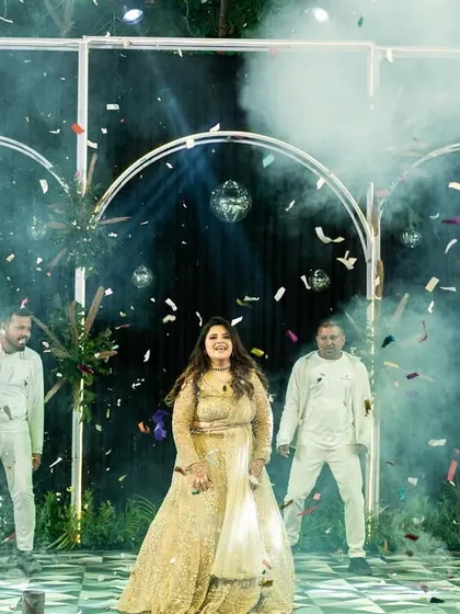 This bride, Mahek, looks absolutely radiant during her sangeet performance. The stage was set with confetti and dramatic lighting, and her choreography included backup dancers to create a full, professional production.