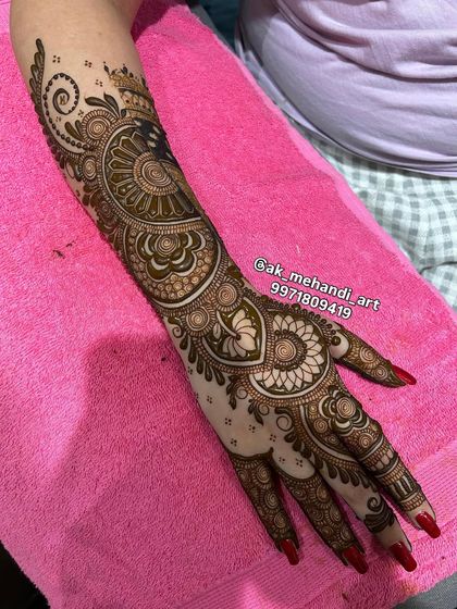 Abhishek Kumar - Bridal Mehndi Elegant Back of Hand & Minimalist Designs photo 26