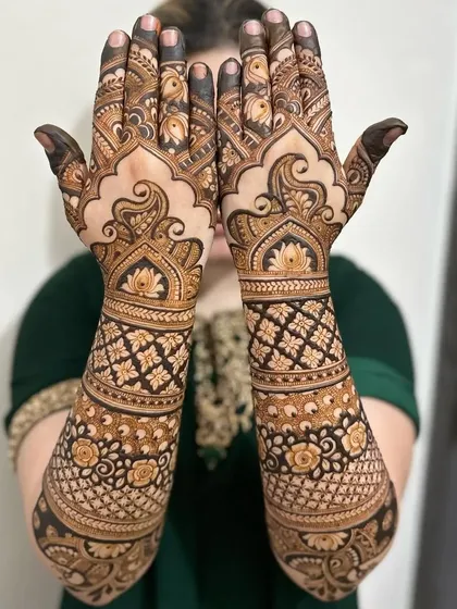 A beautiful design for the back of the hands, with large, flowing paisley and floral patterns.