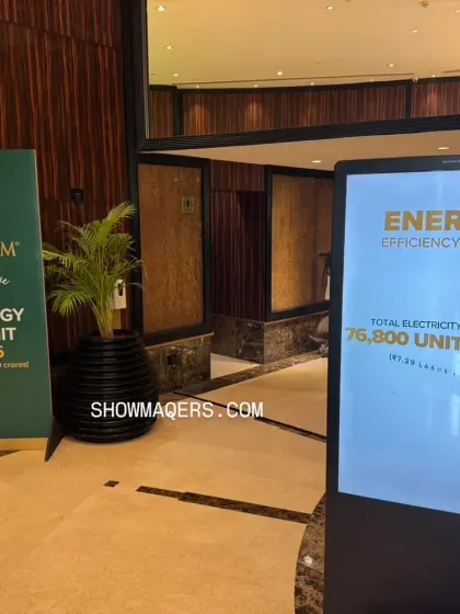 We use digital displays to communicate key information effectively. At the Vahdam Summit, this digital standee was used to showcase important company stats and messages to attendees as they moved through the venue.