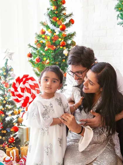 A sweet family moment during a Christmas mini session. The holiday season is the perfect time for a warm and festive family portrait.