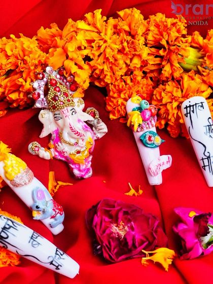 The complete set of festive nails, a beautiful tribute and a demonstration of advanced nail painting skills.