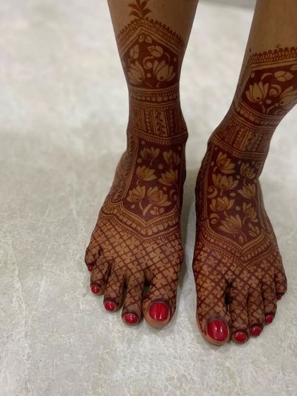 This design shows the rich, dark stain of the henna on a beautiful lotus pattern covering the feet.