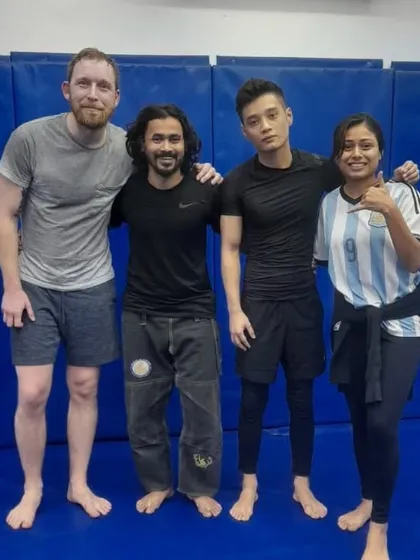 Another shot with Professor Oueld Bladi and our students after an insightful No-Gi session.