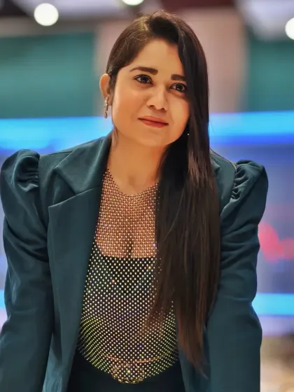 A powerful look for a powerful topic. Hosting a trading seminar requires a sharp and focused presence, which I bring to every event.