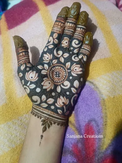 My forever favorite cutwork design. The contrast between the dark-filled background and the delicate lotus flowers is just stunning.