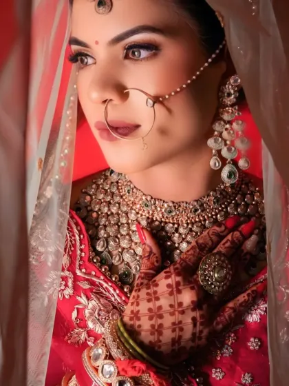 This is the 'Qaatil Look' my brides love. It’s a professional shot that captures the sharp, defined eyes, flawless skin, and the overall royal vibe we create for your big day.