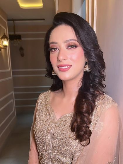 A close-up of this gorgeous sister of the bride. The soft, natural makeup enhances her features beautifully, making her look elegant and ready for the wedding festivities.