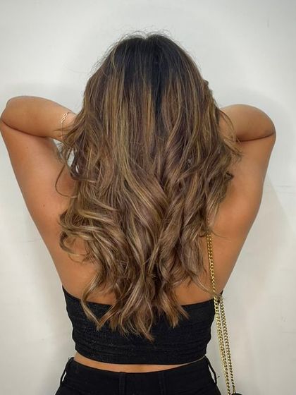 A little blonde moment. These highlights add a pop of brightness and dimension, creating a beautiful contrast against the darker base color.