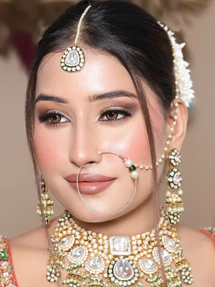 A close-up of the soft bridal look, showing the clean base and the gentle contouring. This is a perfect example of the "less is more" approach we practice.