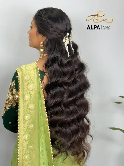 A side view of the long, wavy hairstyle, showing its volume and texture.