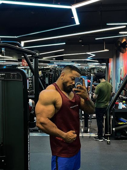 Another gym selfie, tracking the progress. Every day is a new opportunity to improve.