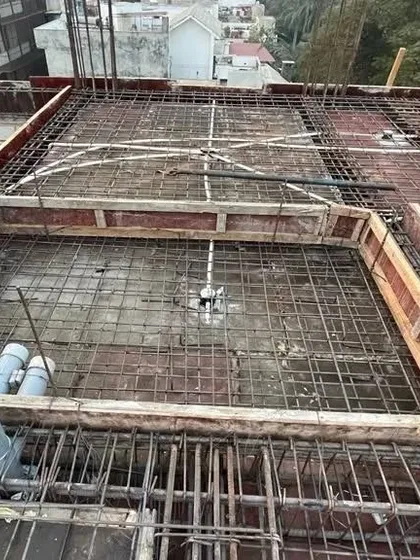 Preparing the formwork for a recessed section of the roof slab. This level of detail during the structural phase is essential for creating complex architectural features like skylights or sunken portions of a terrace.
