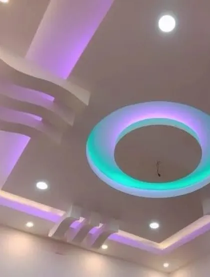 This design uses a central ring light that changes colors, complemented by purple lights on the surrounding levels. It's a great way to create a mood.