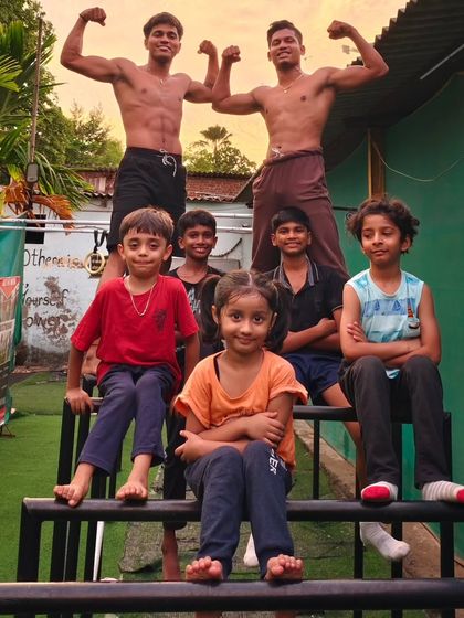 A beautiful sunset session with the CaliGang. Training outdoors with friends and family makes every workout a memorable experience.