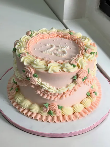 Inspired by timeless Korean design, this vintage-style cake celebrates a 25th birthday with delicate buttercream piping and soft pastel hues. It’s a perfect example of how classic elegance never goes out of style.
