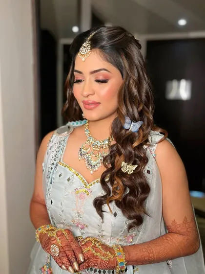 A close-up of the soft pink eye makeup for Krisha's haldi.