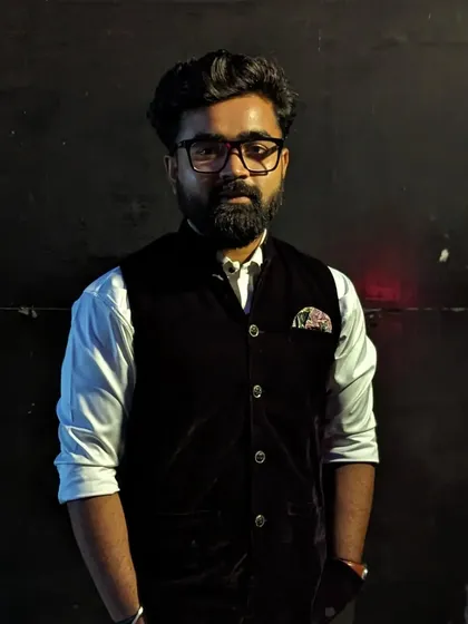 A candid shot from backstage. Ready for the show.