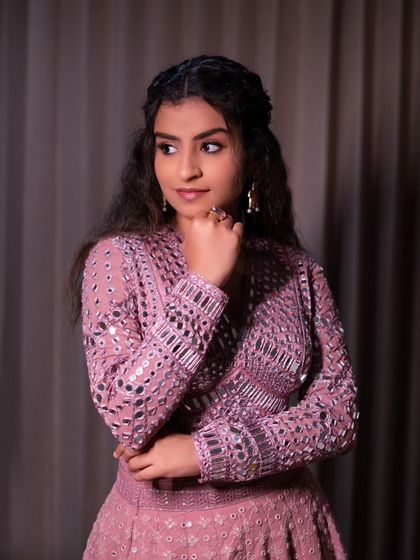 A beautiful portrait of the talented playback singer Sivaangi Krish. For her musical concert in Hosur, I created a modern hairstyle with braids and crimped waves to match her glamorous outfit.