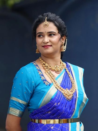 Another lovely shot of Manasa, showing her makeup and jewelry from a different angle. The look is timeless and suits her perfectly.