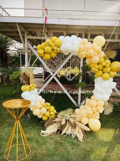 My decorations are perfect for outdoor venues too. This elegant ring backdrop uses a mix of yellow and white balloons with dried pampas grass for a beautiful, rustic-chic look, ideal for a daytime garden party or terrace celebration.