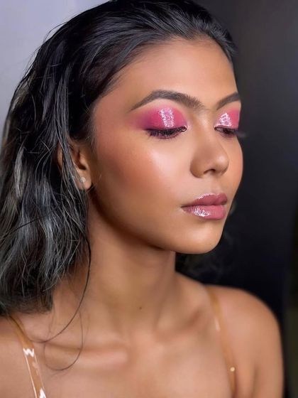 A glossy, wet-look pink eyeshadow for an editorial shoot. This technique requires precision and an understanding of different textures, which we cover in our pro course.