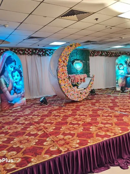 For this naming ceremony (barsa), I designed a unique moon-shaped cradle decorated with flowers. The stage also featured custom backlit panels with photos of the mother and child, adding a personal and emotional touch to the celebration.