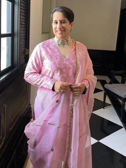A soft and pretty look in pink for Guneet Monga. The makeup is fresh and radiant, showing a different, more delicate side of her style.