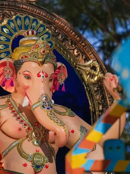 A slightly different angle of the Sanpada Cha Raja, capturing the intricate details of the crown and trunk.