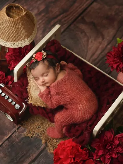 An overhead shot of the vintage red theme, showcasing the beautiful composition and rich colors.