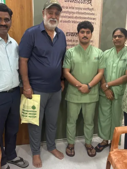 The 1Ayurved team with 1983 Cricket World Cup winner Balvindar Singh Sandhu at our Chembur clinic. It is our pleasure to provide our services to those who have made India proud.