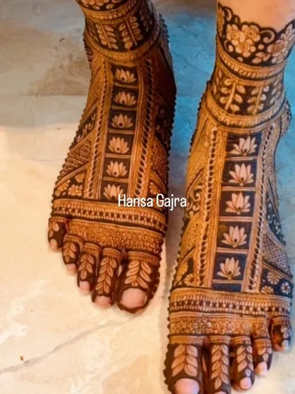 A beautiful design featuring panels of blooming lotuses. The bold, dark filling creates a striking contrast, making the feet look incredibly artistic and elegant.