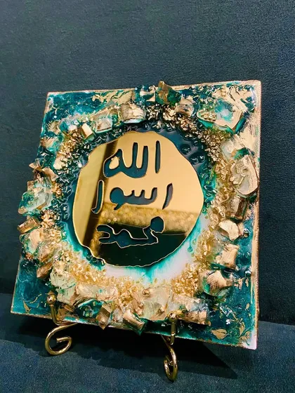 This video shows a small, elegant table decor piece featuring the Mohr e Nabuwat (Seal of the Prophet PBUH). The gold and emerald green design with a textured border makes it a perfect, luxurious gift.