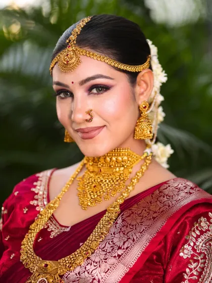 I love creating timeless South Indian bridal looks. Here, the focus was on bold, defined eyes and a luminous skin finish to complement the magnificent temple jewelry and rich red Kanjivaram saree. This look is a celebration of tradition with a touch of modern elegance.
