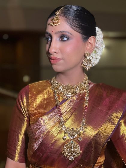 Another angle of my beautiful South Indian bride. The sleek bun adorned with fresh gajra and the radiant skin complete this timeless and graceful look.