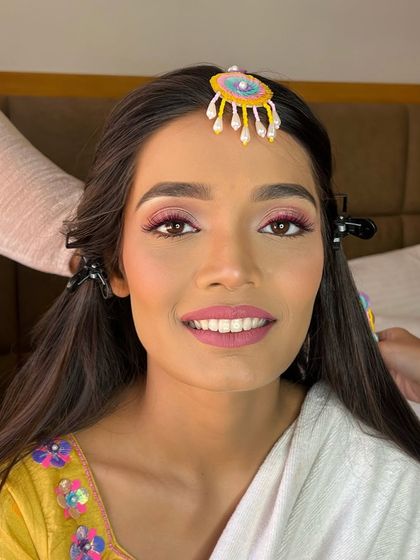 Vibrant Haldi & Mehendi Looks photo 6