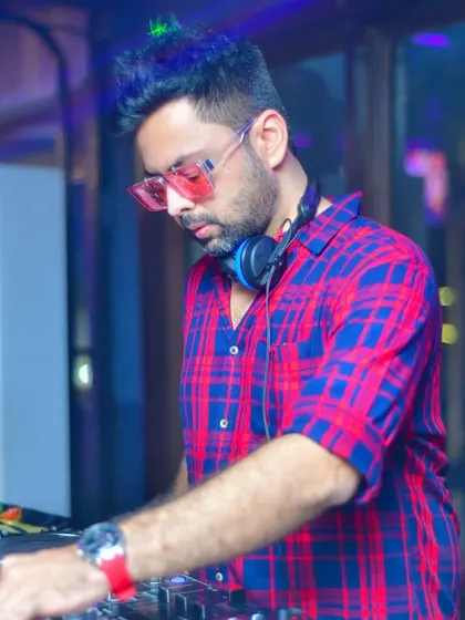 It's Friday and this is how we rock the dance floor. A shot from Drava Lounge, where the energy is always high.