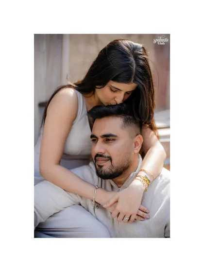 A tender forehead kiss, a simple gesture of love and protection. This close-up shot in Dubai focuses purely on the emotional connection, proving that even in a grand destination, the smallest moments are the most powerful.