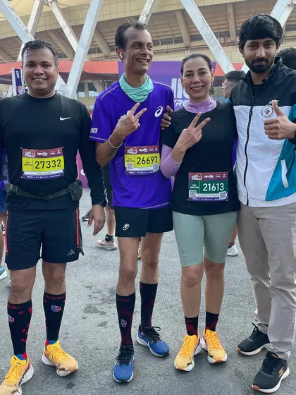A group photo with fellow runners. The peace signs and smiles show the positive and supportive atmosphere at these events.