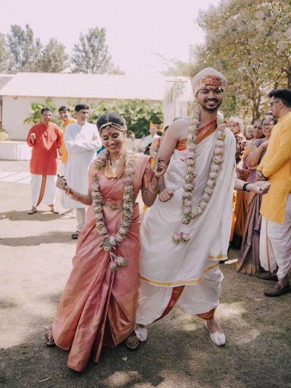 A duplicate of the couple's dancing exit.