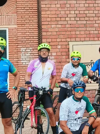 Our midweek fitness rides are all about escaping into Delhi's green lungs. Here we are at the Delhi University Ridge, taking a break from a refreshing 50km spin. It's the perfect mix of social cycling, light exercise, and dosti.