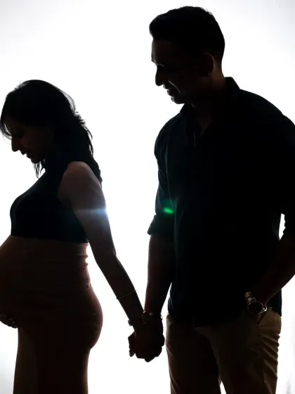 In the studio, we can create timeless and artistic silhouette portraits. Using dramatic backlighting, I focus on the beautiful shape of the baby bump, creating a powerful and intimate image for you to cherish.