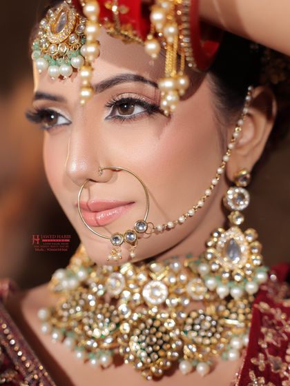 A close-up shot of a classic bride, focusing on the sharp winged eyeliner and perfectly defined features. Mastering these details is a core part of our professional makeup course.