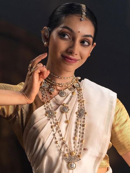 A duplicate of a jewelry shoot image.