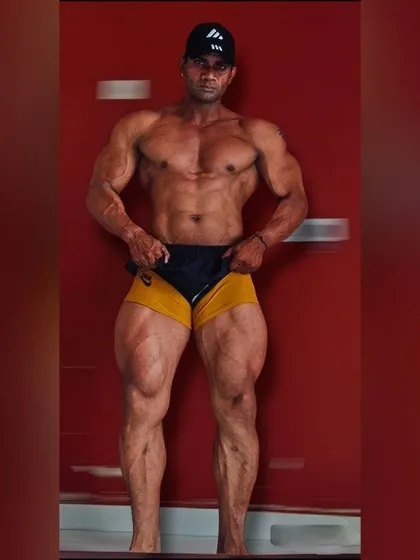Leg day ka result. Developed quads aur hamstrings.